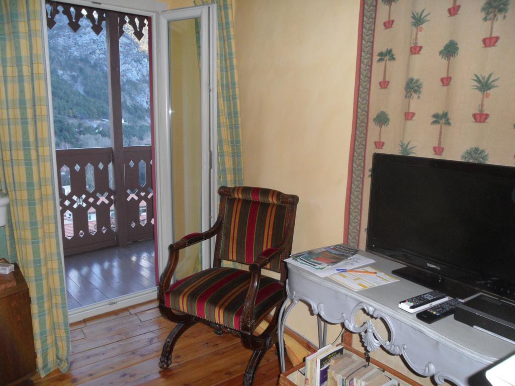 Chambres D'Hotes Casa Sylvana Saint-Dalmas-de-Tende Habitación foto